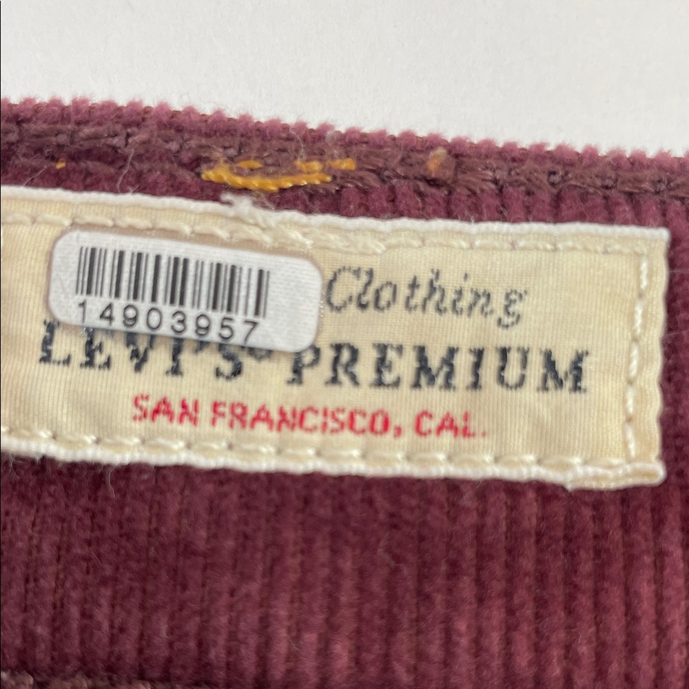 Levi's Ribcage Straight Ankle Jeans in Deep Burgundy Corduroy, 26 - Picture 6 of 13